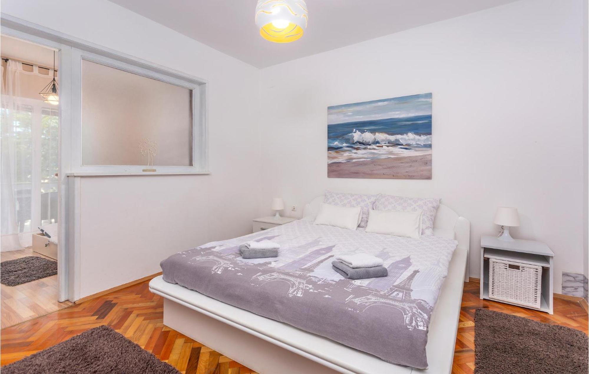 Stunning Apartment In Malinska With Kitchen Екстер'єр фото