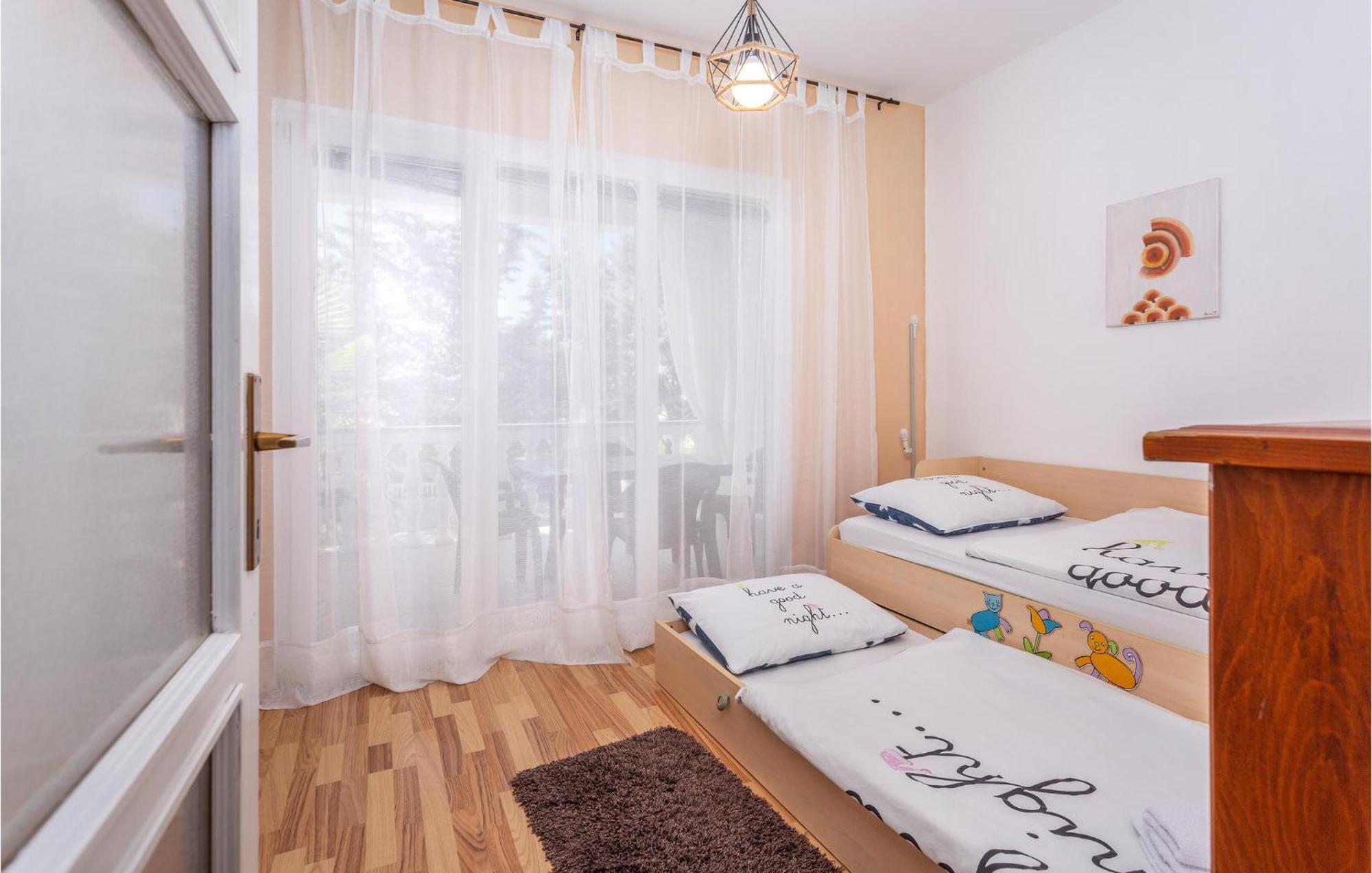 Stunning Apartment In Malinska With Kitchen Екстер'єр фото