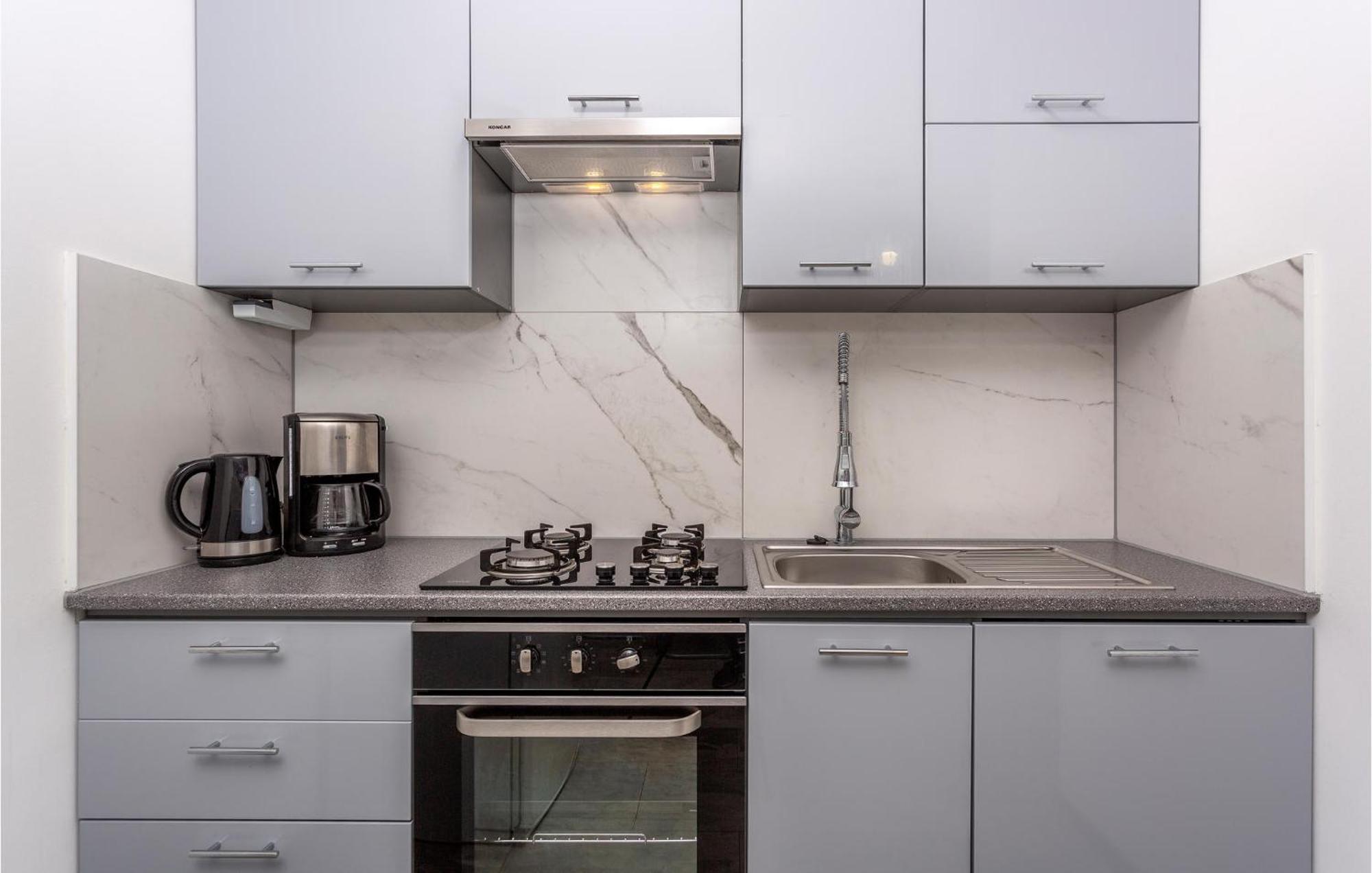 Stunning Apartment In Malinska With Kitchen Екстер'єр фото